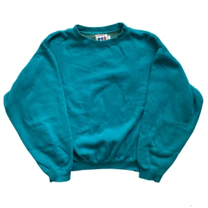 Vintage Boxy Sweatshirt  - Vintage Sweatshirt från 80-talet med Boxy passform i storlek Large. Tröjan är väldigt mysig och i bra skick. Skriv ifall du har nägra frågor eller är intresserad!