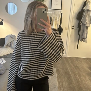 Stickad tröja - Stickad tröja från Hm i storlek xs.