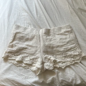 Shorts  - Mina favvo shorts från Zara som tyvärr har blivit för små😭💗
