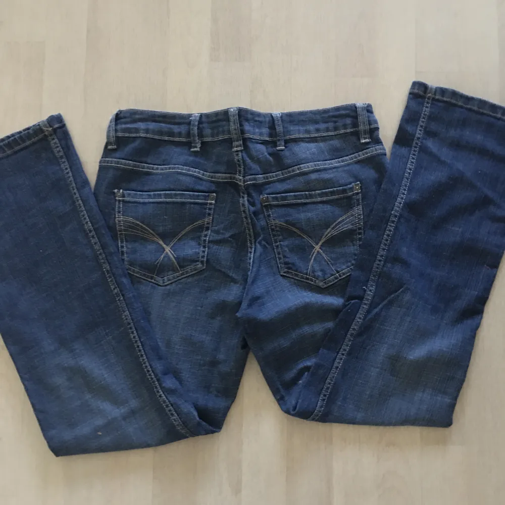 Säljer mina jeans, sldrig använt och bra skick. Skriv om ni har frågor. Jeans & Byxor.