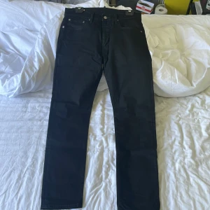 Levis 502 Jeans - I princip helt nya jeans, insåg att jeansen var för små efter jag köpte dom. Så dom är knappast använda.