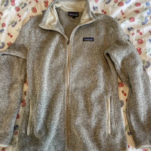 Patagonia fleece - Beige varm tröja från Patagonia i storlek M, fint skick!