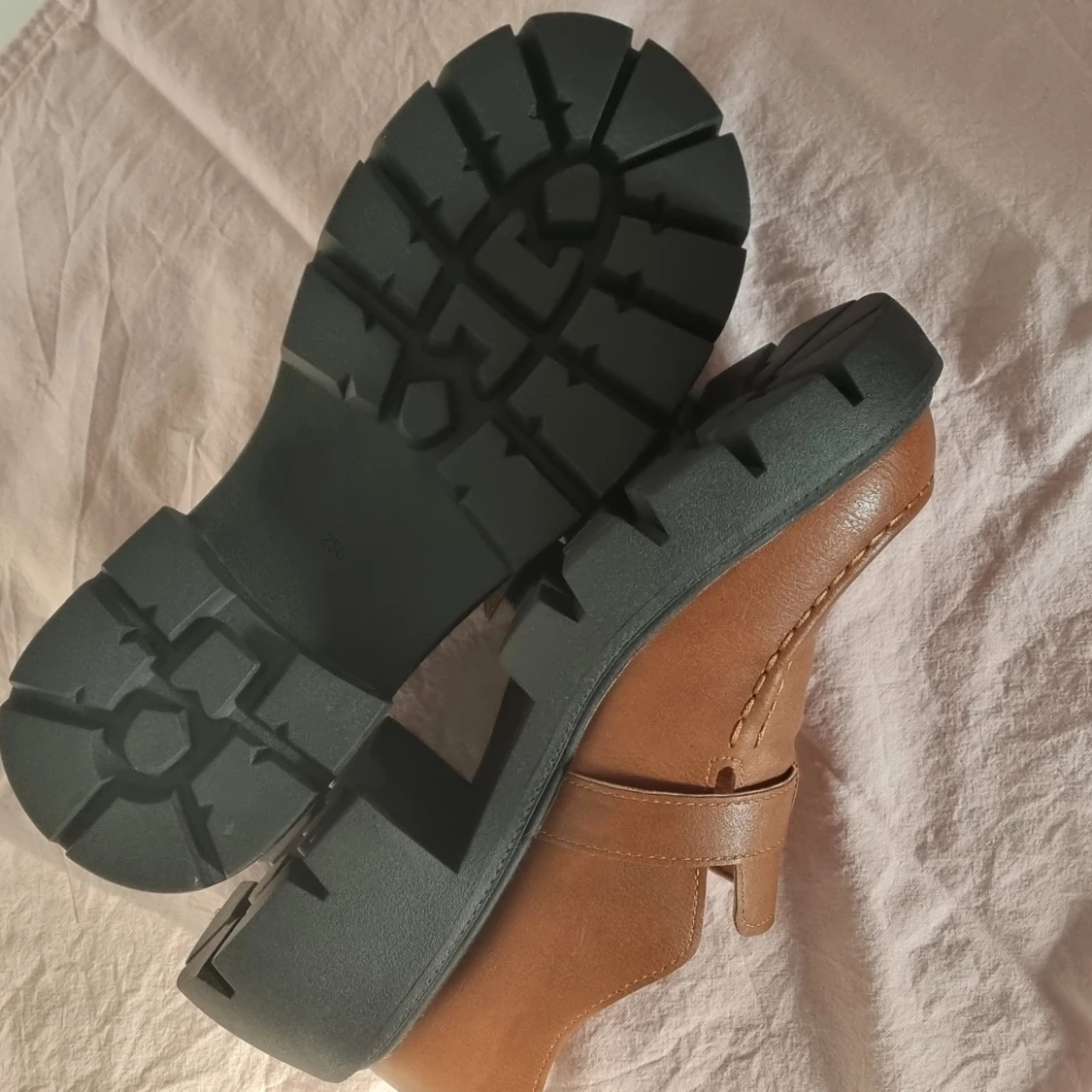 Bruna skor med spänne - 91