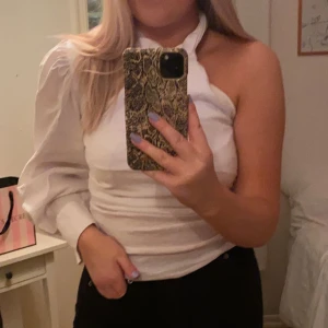 Vit skjorta - Köparen står för frakten💕
