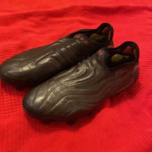 Adidas copa sense - Bra skick, kommer med box, Storlek 40,5 passar 41 Nypris 2000, Mitt pris 650. Kan mötas upp i Uppsala eller fraktas👍 