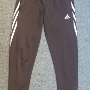 Adidas byxor - Tränings byxor