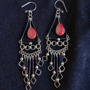 Örhängen  - Handgjorda plast och metall 