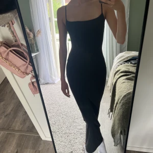 Äkta skimsklänning - Äkta skimsklänning i storlek s. Den är helt oanvänd, endast testad men säljer då den inte kommer till användning🥰  