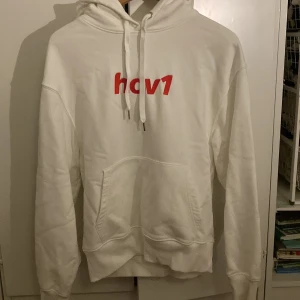 Hov1 merch - Hov1 merch i storlek S. Bara använt den några gånger, säljer den för att den inte kommer till användning. Den är helt ren, inte förstörd, bra skick och material. Pris kan diskuteras. Köparen betalar för frakt. Kan mötas upp i Stockholm.❤️