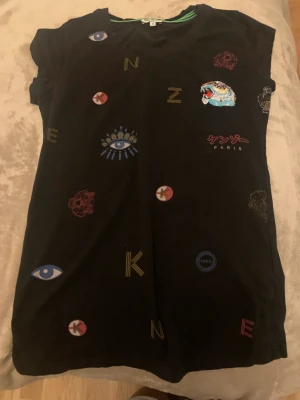 Kenzo tröja - Samma som förra. Inte nu men ser typ ny ut. Ordinarie pris 2000