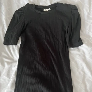 Puffärmad T-shirt  - Jättebekväm puffärmad T-shirt som passar till allt!💓