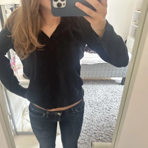 Stickad tröja - svart v-ringad stickad tröja💓