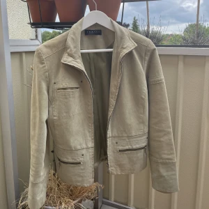 Mockajacka  - En ljusgrön mockajacka köpt i Köpenhamn