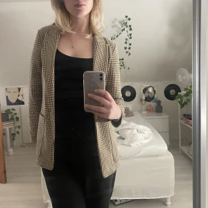 mönstrad kavaj  - jättefin kavaj från h&m som är knappt använd. 