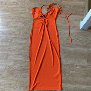 Klänning  - Oanvänd klänning 