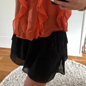 Volangkjol - Volangkjol i bra skick! Köpt på Chelsea