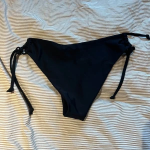 Bikinitrosor - Snygga bikinitrosor men knytning på sidorna! Säljer då jag beställt fel storlek.