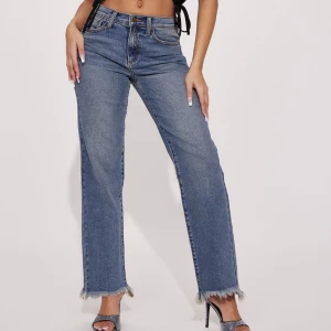 Jeans - Raka jeans från fashion Nova Storlek 1 vilket är som XS/ S Oanvända med lapp kvar