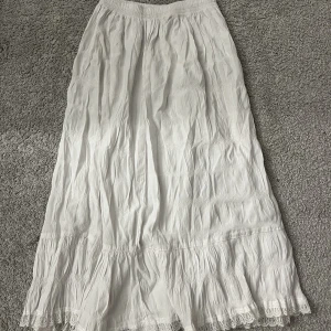 Vit långkjol  - Jättefin vit långkjol😍😍