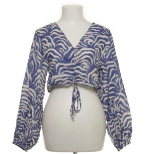 Fin sommartopp från H&M💓 - En sommartopp från H&M i storlek XS, knappt använd och är i bra skick!💓