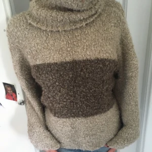 Stickad tröja - Asskön stickad tröja från märket Trendyol. Storlek M. Så fin och passar till allt!!!💝💝💝💝