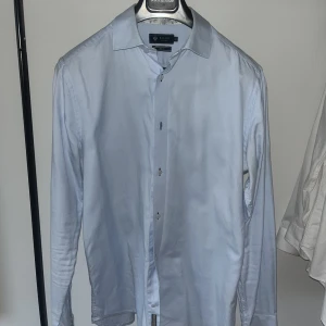 Riley Skjorta  - Riley skjorta casual  Storlek M  Bra skick använd några gånger 