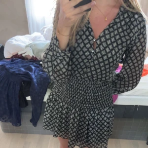Klänning  - Klänning från zara storlek M passar även S köparen står för frakten🫶🏼🌸 pris 200 kr