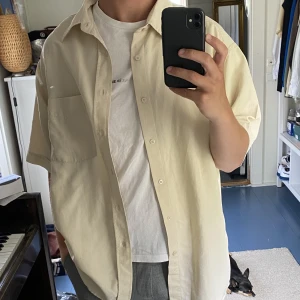 Beige skjorta / overshirt - Snygg skjorta som även kan användas som overshirt, skriv för fler frågor!
