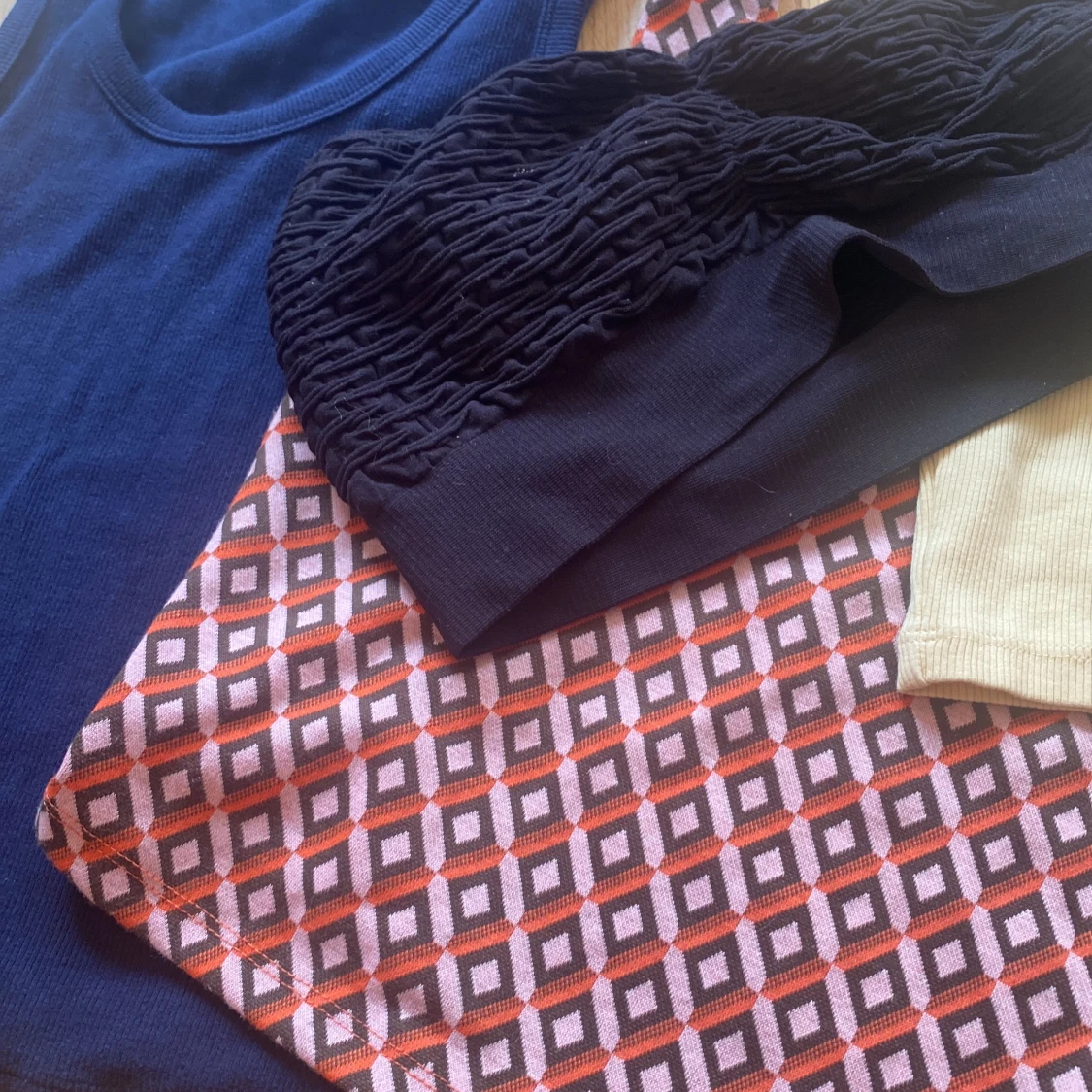 fyra stycken toppar - 90