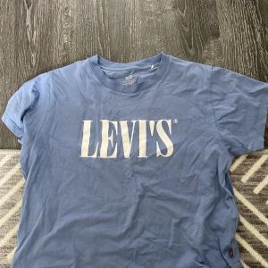 Levis tröja  - Jättefin Levis tröja i fint skick. Stolek Xs. Inköpspris 399kr