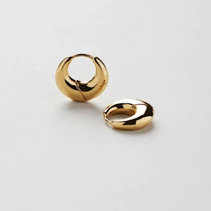 Safira hoops  - Jättefina guld öronhänge från safira som inte används därför säljer jag dem billigt!!