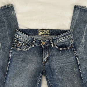 Vintage jeans - Lågmidjade raka jeans, midjemått 36 cm, innerbensmått 82 cm!