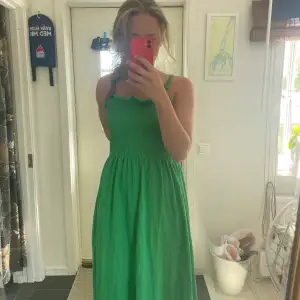 Grön klänning 👗storlek M. Skriv privat för fler bilder💖