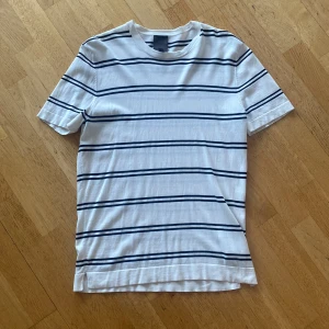 Tshirt i bomull och silke - Tshirt från H&M