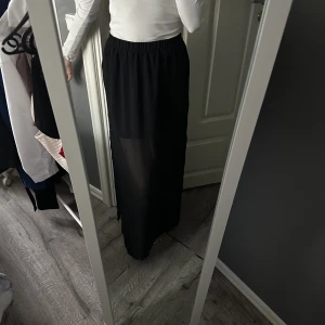 Sommar kjol enkel och fin - Köpte den för 350 jätte skön att ha och passar för stranden. Den passar de som har xs och s   Frakt Postnord 29 kr