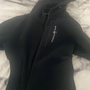 Sail racing tröja - Säljer denna sail racing kofta i storlek 170 då den inte kmr till användning 