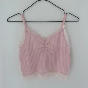 Rosa linne - Säljer detta super fina linnet då det tyvärr inte kommer till användning💖 