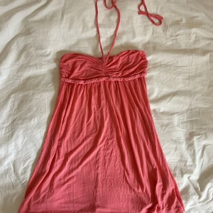 Fin rosa halterneckklänning - Jättefint skick, storlek xs/s!🩷