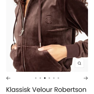 ⚠️Söker ⚠️denna kofta från juciy cature i färg brunt💘 - Söker denna fina kofta från juciy cature då jag redan har byxorna helts i stl xxs men funkar även i storlek xs, tänker att priset kan diskuteras men hälst mellan 400-640kr💘