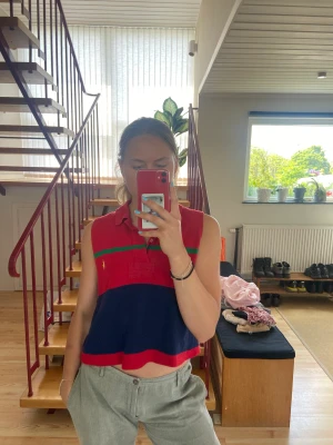 Ralph Lauren vintage linne - Hej!   Ett vintage linne från en omgjord skjorta. Så coolt och så luftigt och perfekt nu till sommaren🤩  Rensar garderoben och säljer ut en massa kläder! Samfraktar gärna, priset är diskuterbart vid snabb affär!❤️