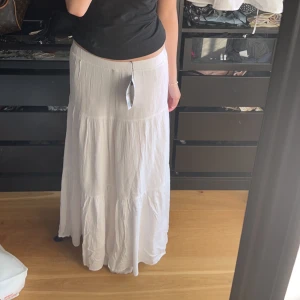 Maxikjol - Lägger upp igen pga oseriös köpare! Kjolen är endast testad och lappen sitter kvar💘jag är ca 165