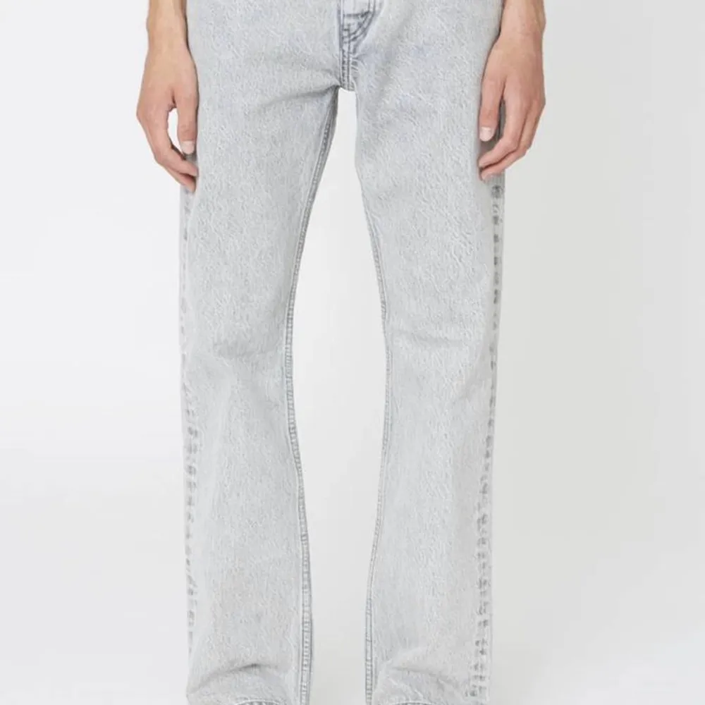 Säljer mina hope jeans i färg grå då jag knappt använder dom längre.. Jeans & Byxor.