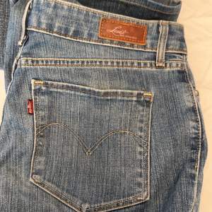 Lågmidjade vintage Levis jeans, straight modell 