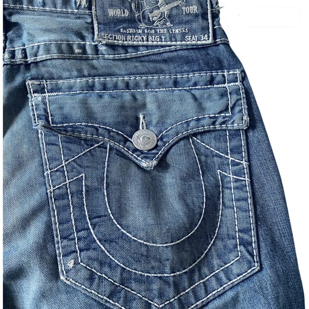 Distressed true religion jeans, köpta från seams vintage, snygg wash o straight fit. Jeans & Byxor.