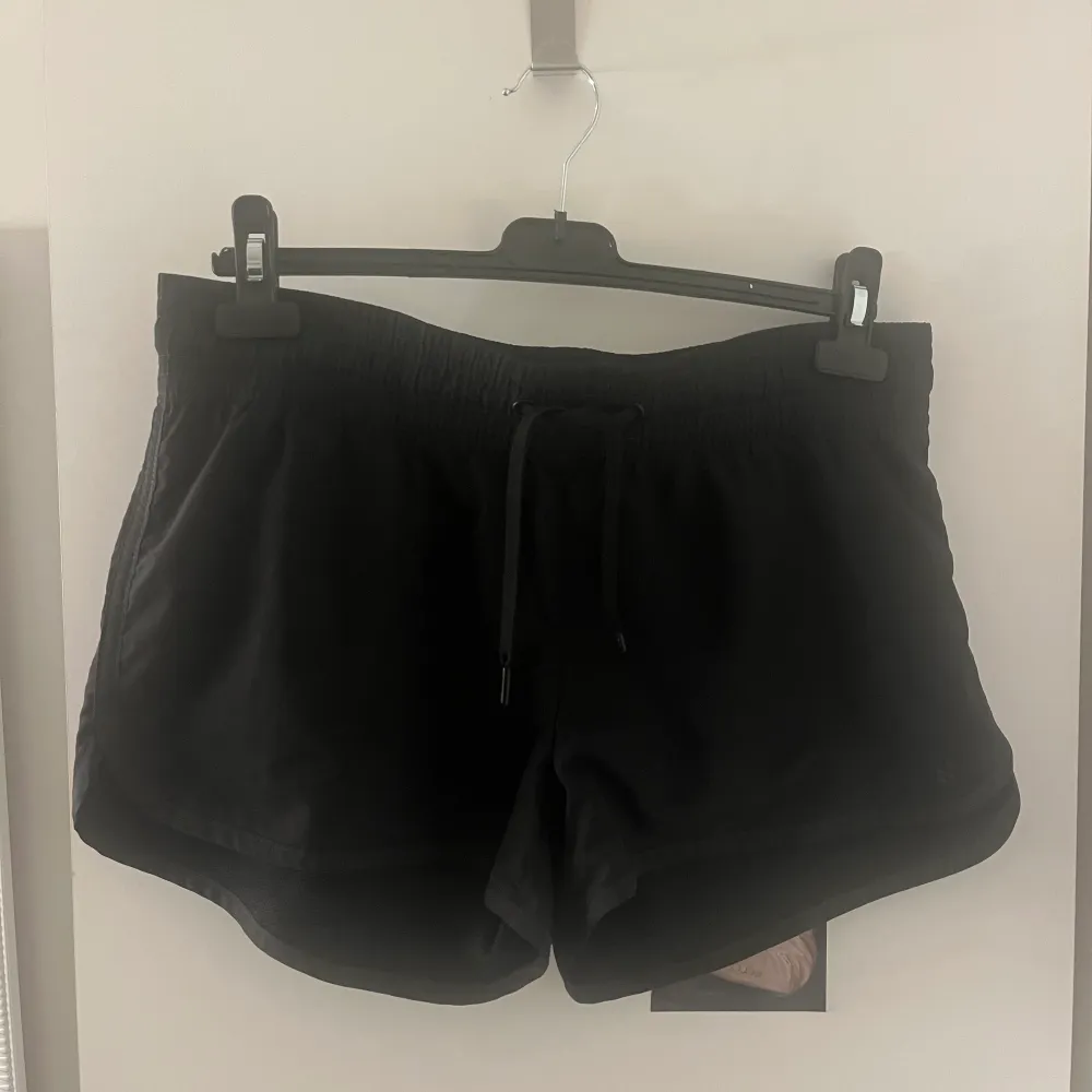 TRYCK INTE PÅ KÖP NU‼️‼️‼️‼️‼️‼️‼️ sköna bad shorts från H&M. Shorts.