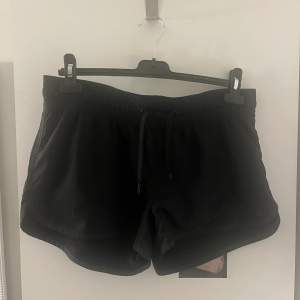 TRYCK INTE PÅ KÖP NU‼️‼️‼️‼️‼️‼️‼️ sköna bad shorts från H&M