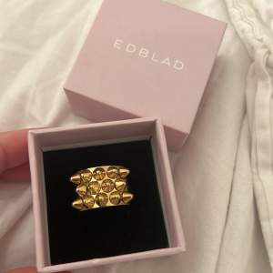 Helt ny Edblad ring, fick två i present så denna har aldrig kommit till användning!✨⚡️💕