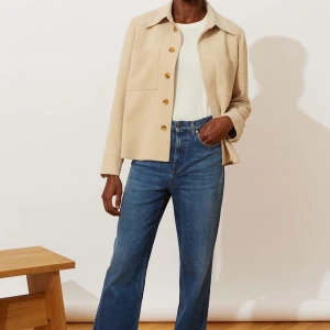 Marville Marion Jacket size 3 - Säljer en tidlös vår- och sommar jacka från Marville Road i sandfärg. Jackan är använd under en säsong och är därför i mycket bra skick. Den är lite oversized i storleken. Passar nog därför också en 38.  Inköptes år 2021 på Jackie för 2300:- 