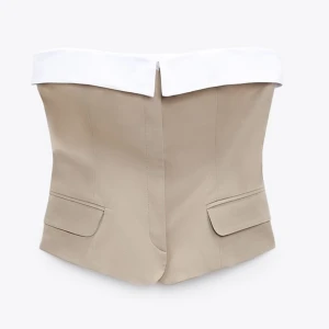 Kombinerad topp❤️‍🔥 - Säljer denna URSNYGGA Zara topp som tyvärr inte har kommit till användning. Toppen är i storlek M egentligen då produkten är lite liten av sig i storleken. Men passade mig som vanligtvis är storlek S! ❤️‍🔥