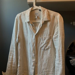 Linneskjorta  - Använd några gånger sitter lite för litet.